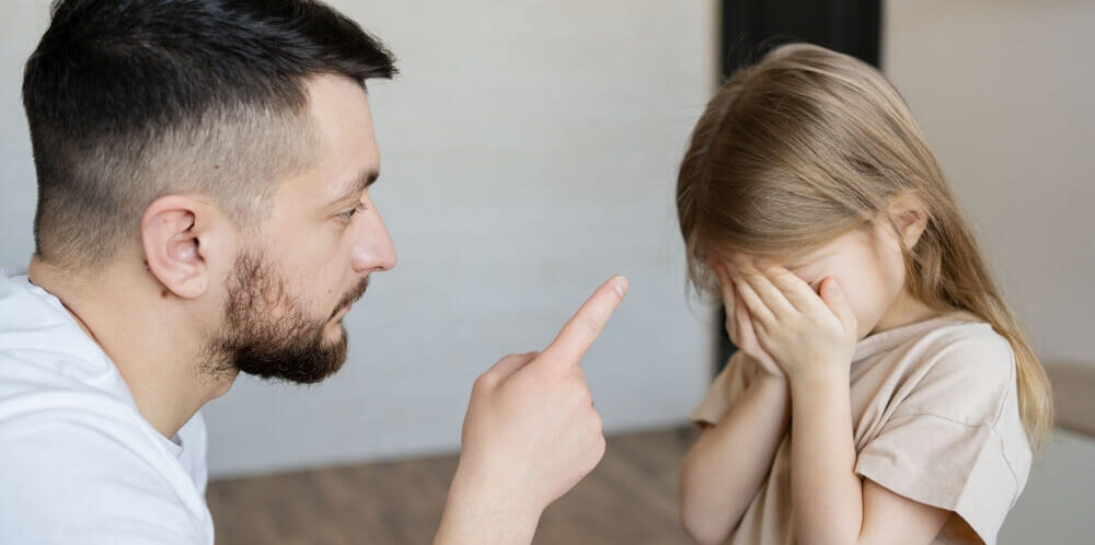 cómo regañar a un niño con TDAH